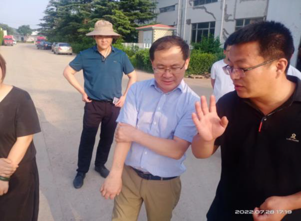 工作快訊55期 體系崗位科學家在威海涉果企業(yè)考察調(diào)研并指導工作.bmp